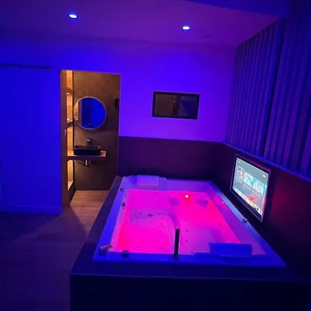 Chic & Jacuzzi Apartamento *
